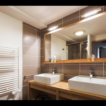 Apartment In Les Menuires With Spa & Pool Apartment *