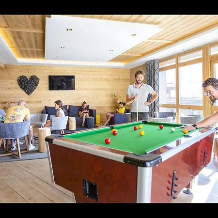 Apartment Apartment In Les Menuires With Spa & Pool Saint-Martin-de-Belleville