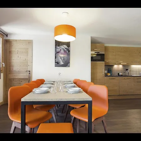 Apartment In Les Menuires With Spa & Pool Saint-Martin-de-Belleville